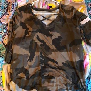 i’m selling a camo long sleeve shirt